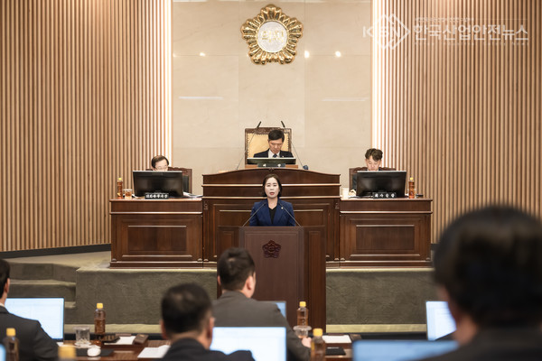 남양주시의회 제 298회 임시회에서 상급종합병원 유치 계획 시정질문을 하고 있다 (사진=남양주시의회 제공)
