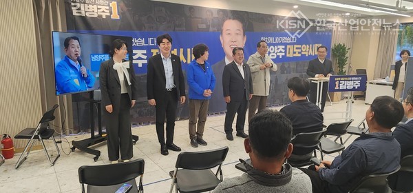 김병주 당선인과 남양주을 도의원님과 시의원님들 (사진=이영진 기자)